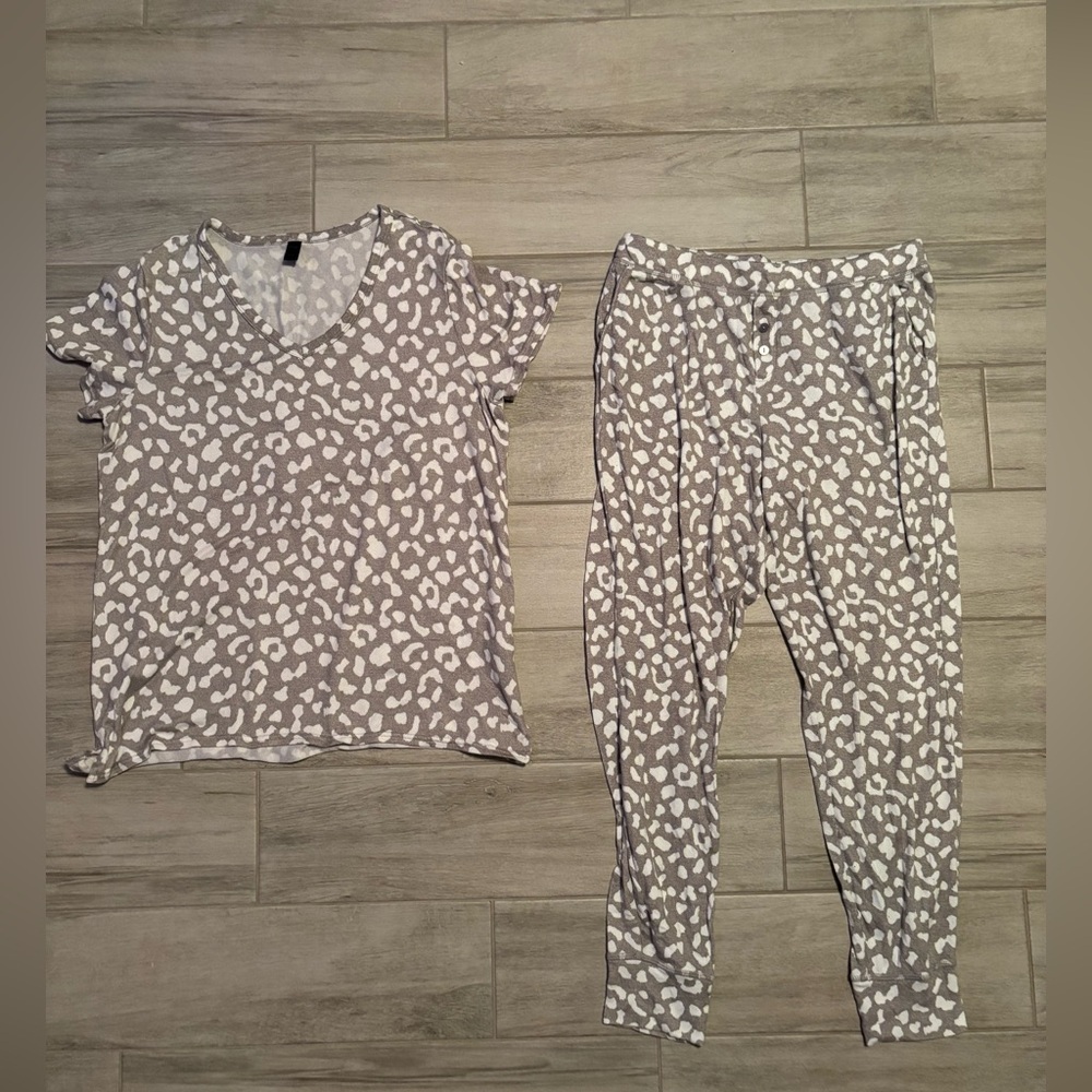 Gray and White Leopard Print Short Sleeve Top Jogger Pants, Lounge Pajama Set